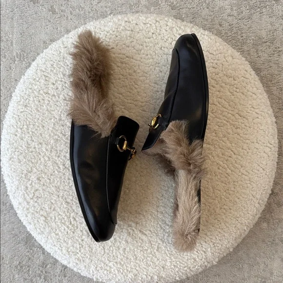 Gucci Black Loafers with Fur Trim - Picture 4 of 6